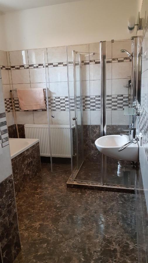 Bajusz Vendeghaz Hotel Tornyosnemeti ภายนอก รูปภาพ